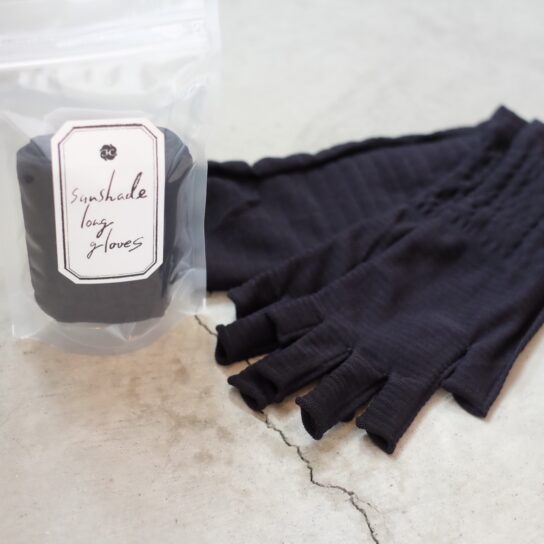 【hacu】sunshade long gloves  ￥2,200